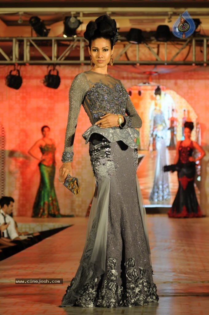 Celebs at Rohit Verma Fashion Show - 2 / 121 photos