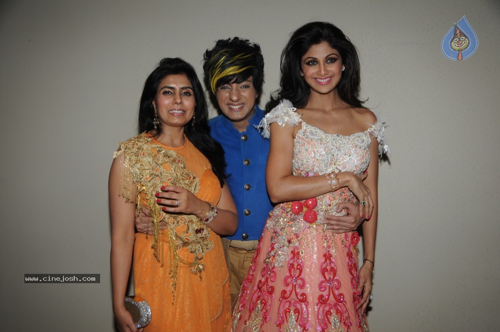 Celebs at Rohit Verma Fashion Show - 104 / 121 photos