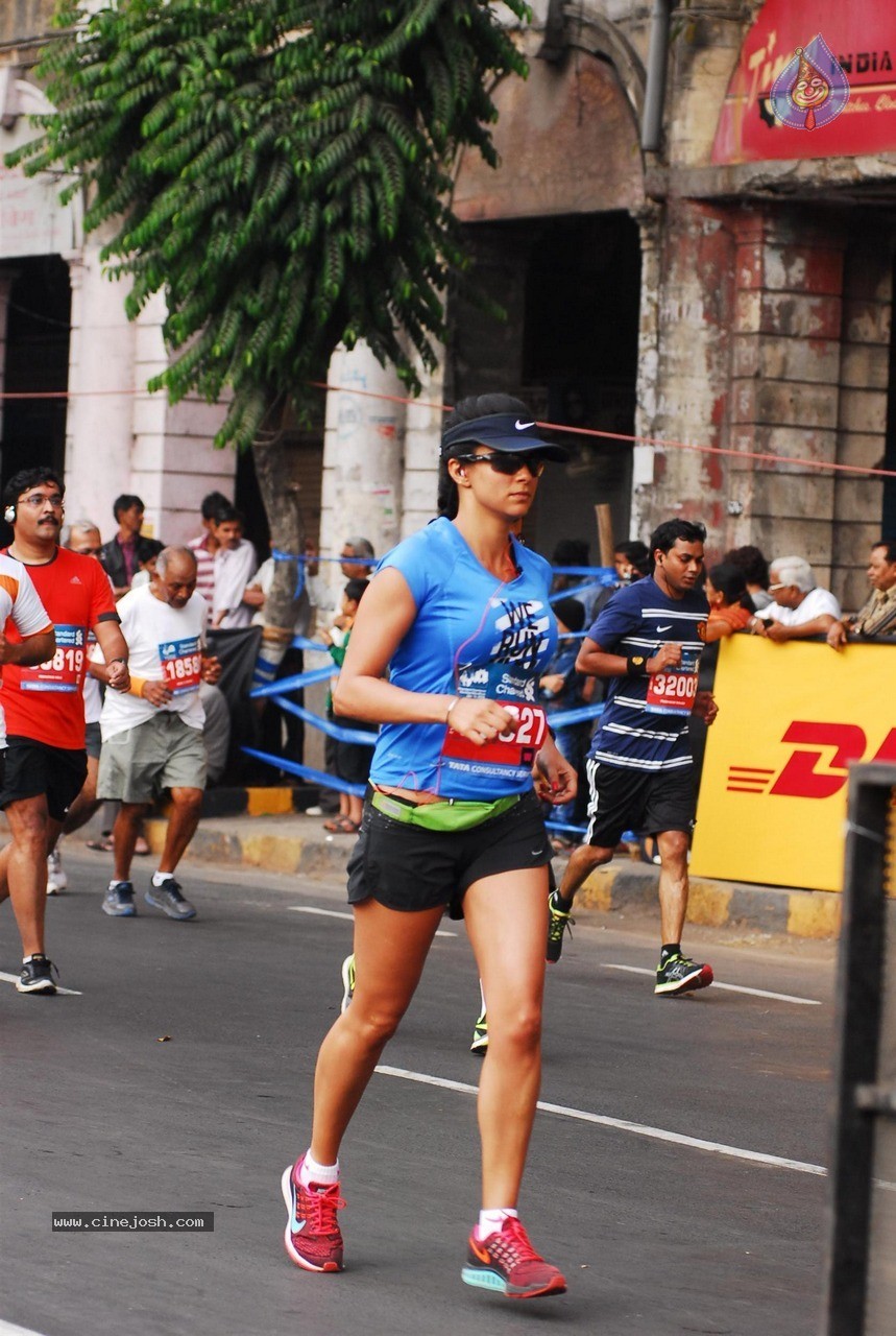 Celebs at Standard Chartered Mumbai Marathon 2015 - 45 / 60 photos
