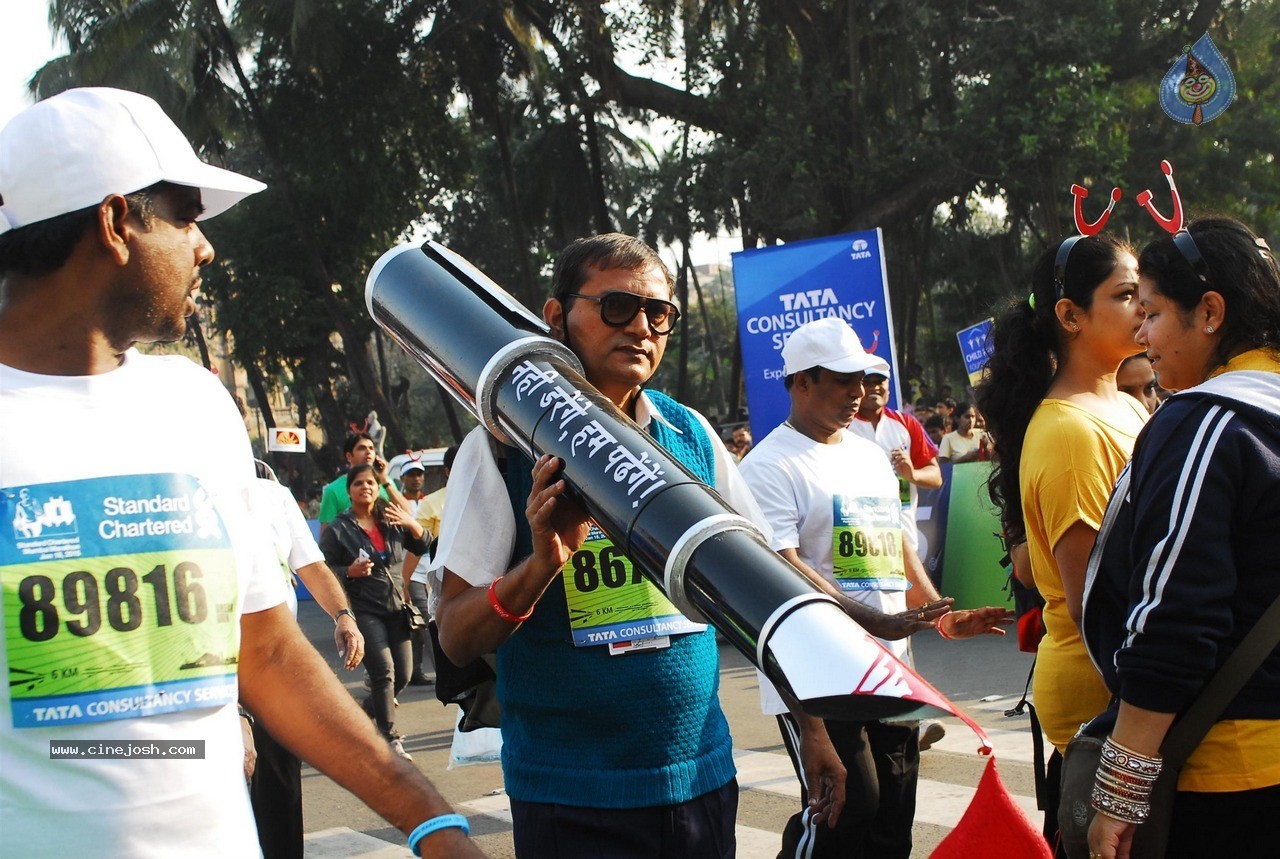 Celebs at Standard Chartered Mumbai Marathon 2015 - 47 / 60 photos