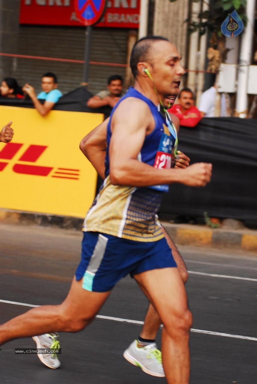 Celebs at Standard Chartered Mumbai Marathon 2015 - 48 / 60 photos