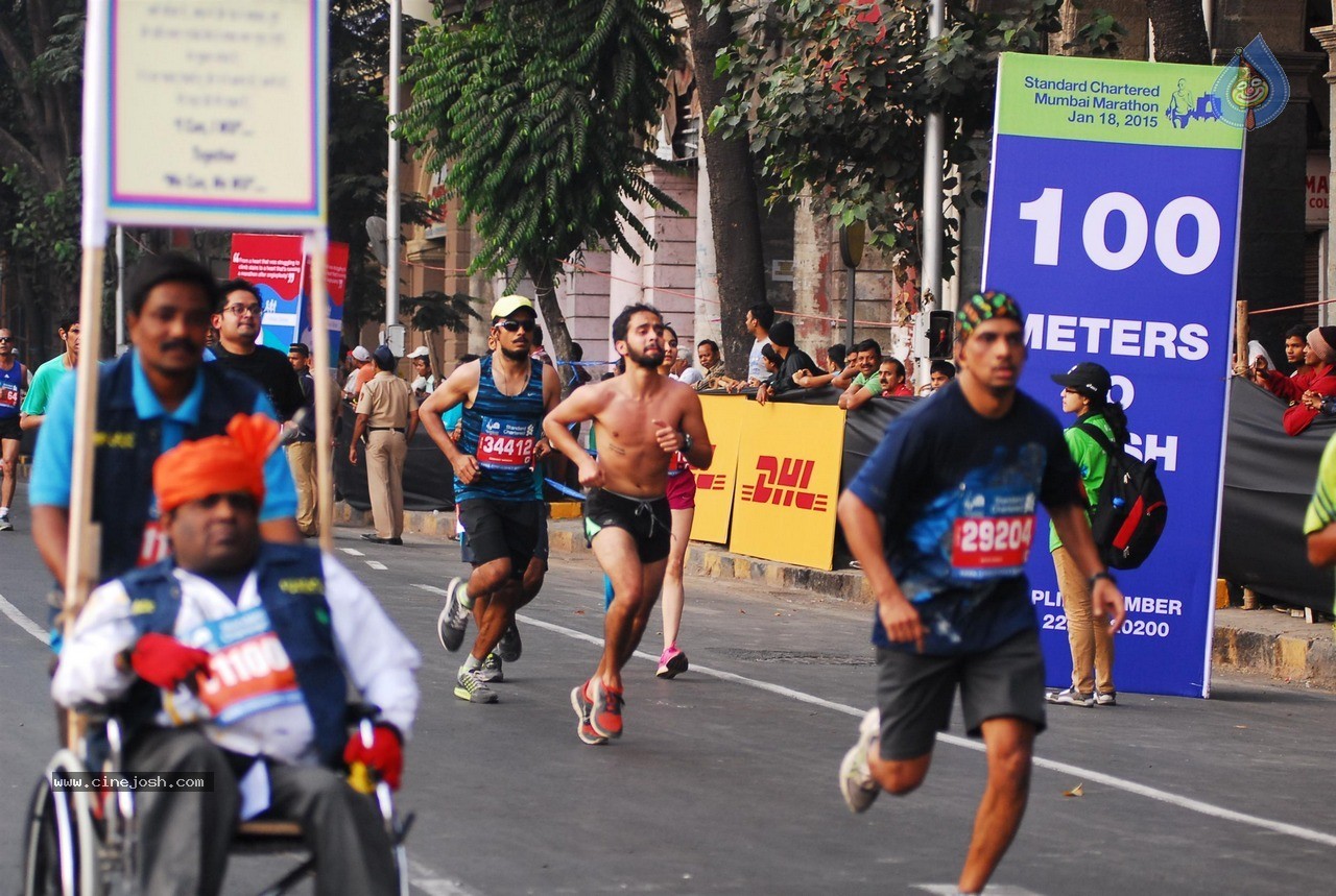Celebs at Standard Chartered Mumbai Marathon 2015 - 49 / 60 photos