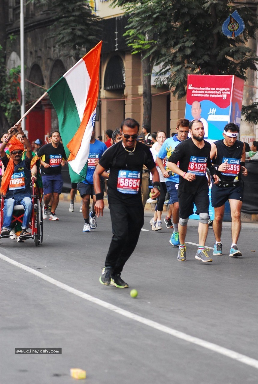 Celebs at Standard Chartered Mumbai Marathon 2015 - 51 / 60 photos
