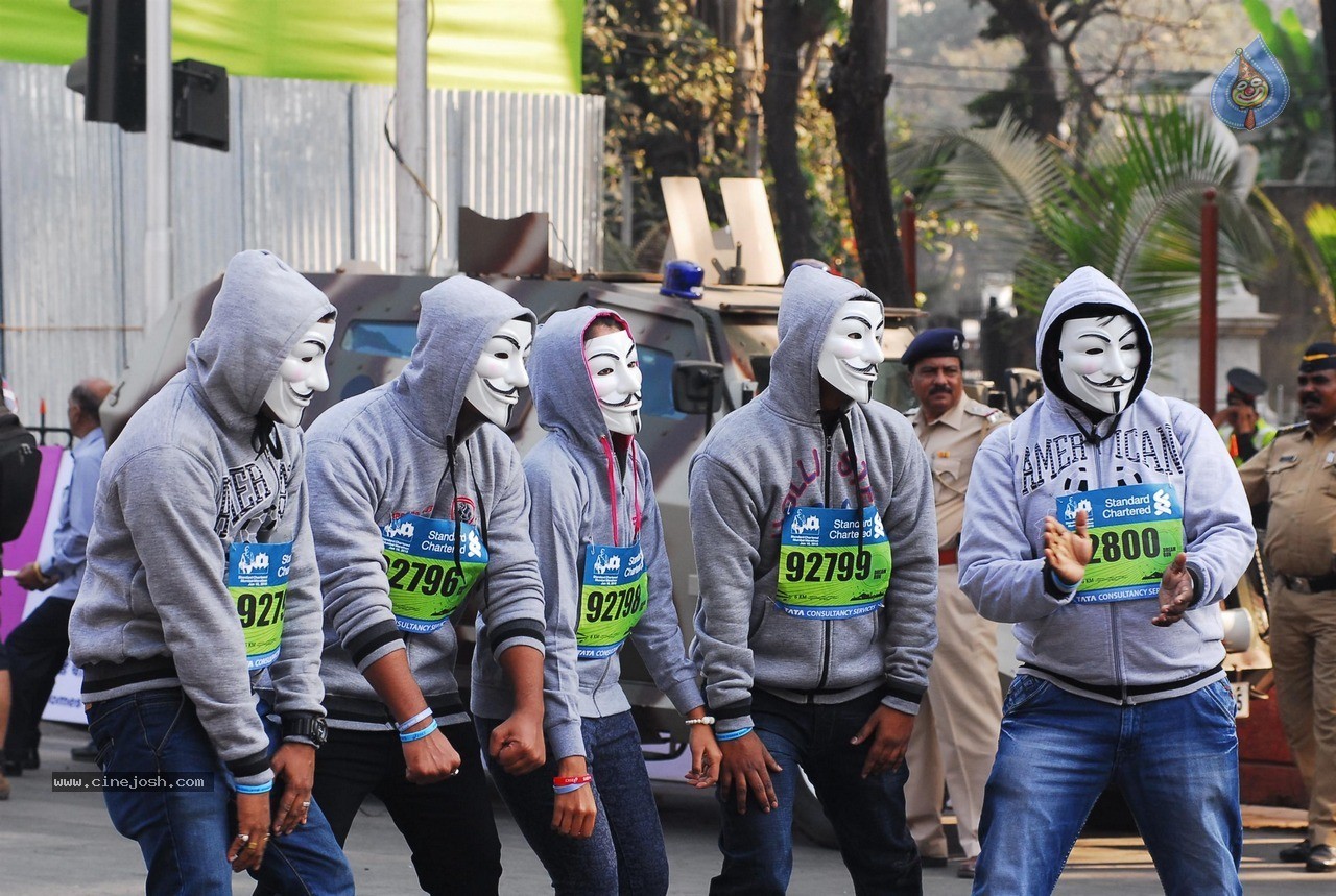 Celebs at Standard Chartered Mumbai Marathon 2015 - 54 / 60 photos