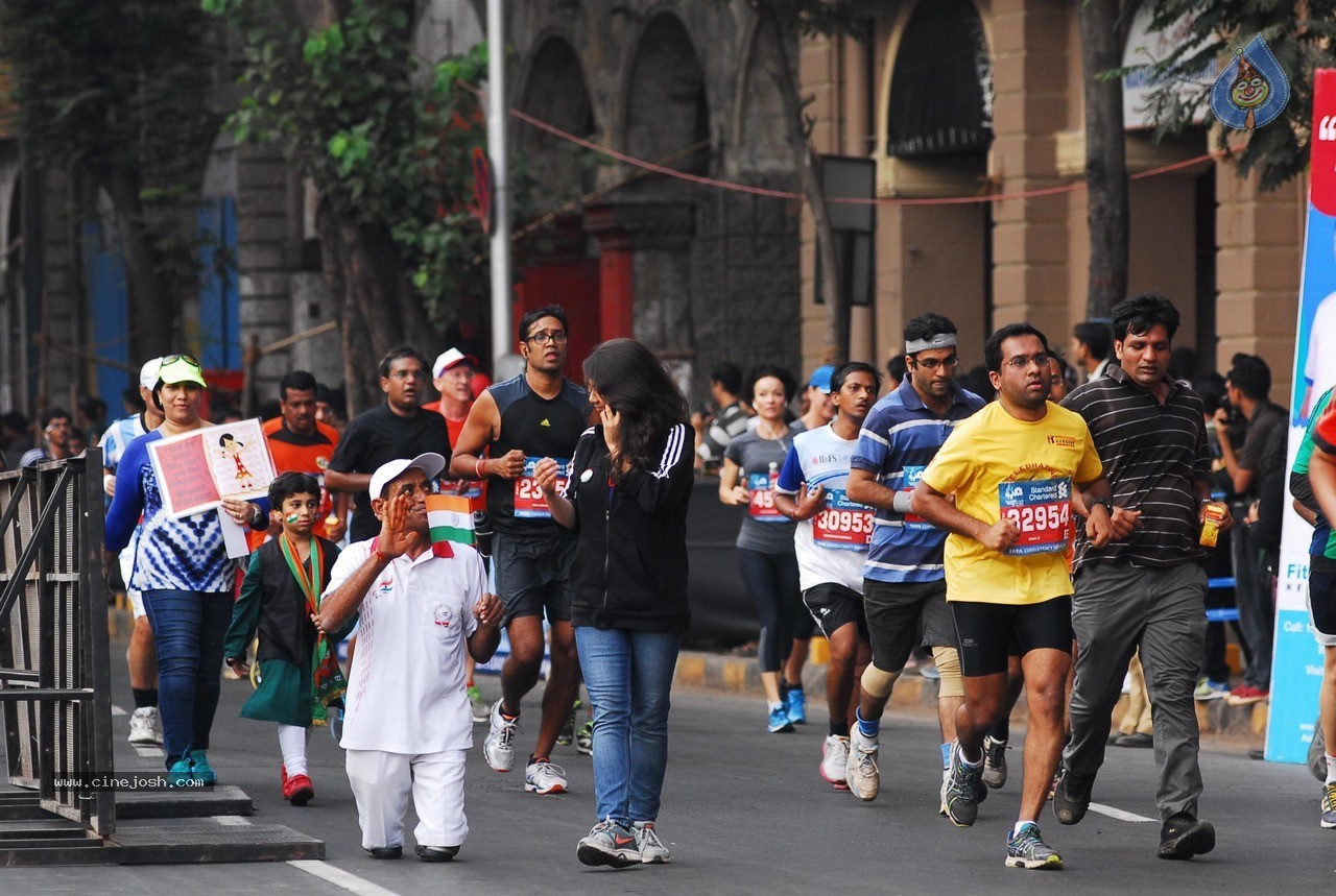 Celebs at Standard Chartered Mumbai Marathon 2015 - 58 / 60 photos
