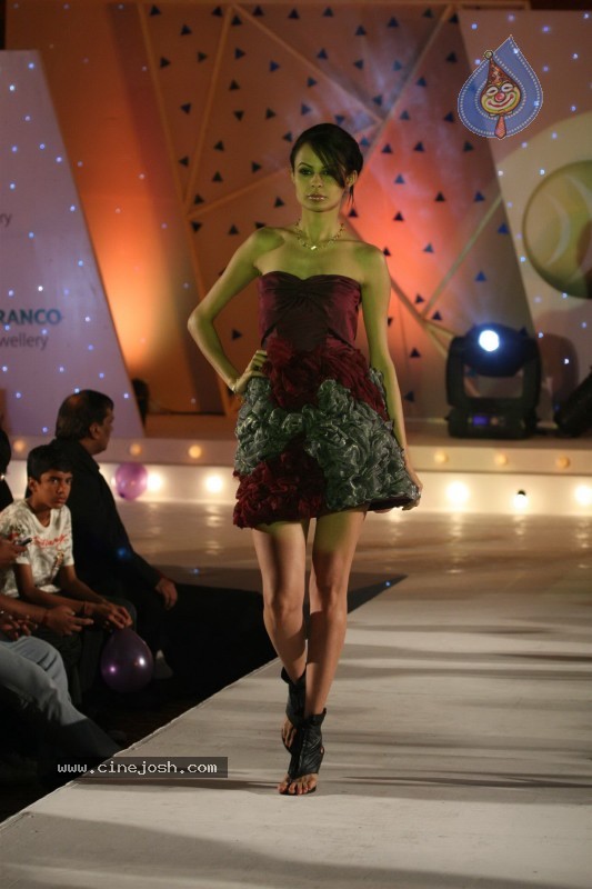 Derewala Fashion Show Photos - 27 / 62 photos