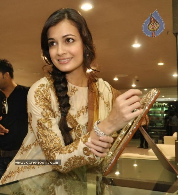 Dia Mirza Unveils Adler and Roth New Collection - 5 / 40 photos