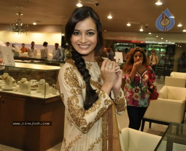 Dia Mirza Unveils Adler and Roth New Collection - 8 / 40 photos