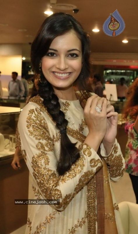 Dia Mirza Unveils Adler and Roth New Collection - 10 / 40 photos