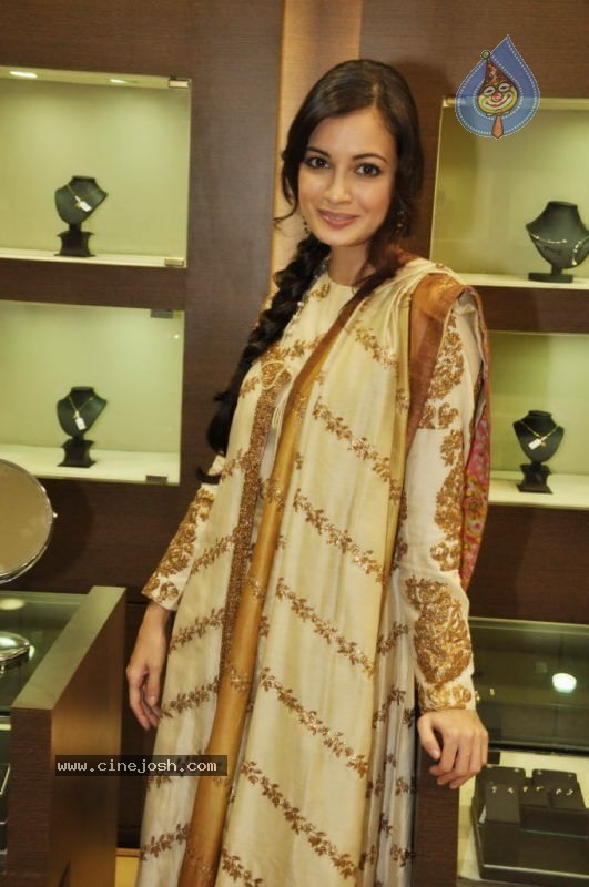 Dia Mirza Unveils Adler and Roth New Collection - 13 / 40 photos