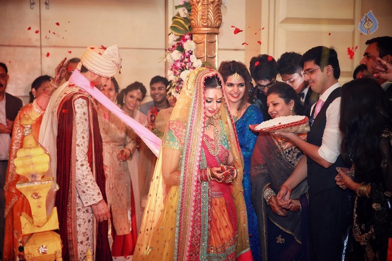 Divyanka and Vivek Wedding Photos - 2 / 14 photos