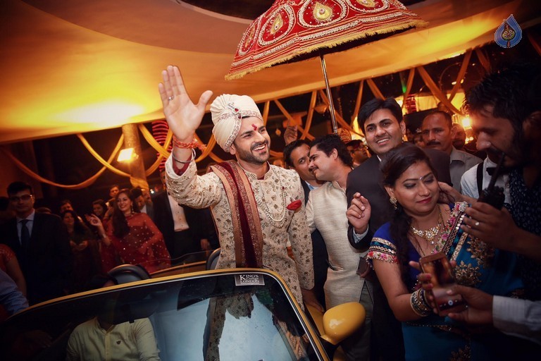 Divyanka and Vivek Wedding Photos - 6 / 14 photos