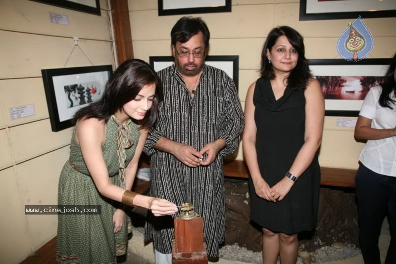 Diya Mirza Inaugurates Pankaj Parashar Art Exhibition Photo 3 Of 18