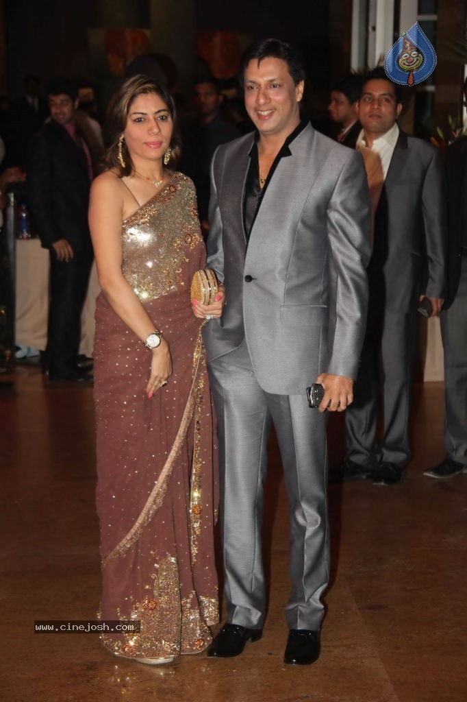 Genelia n Ritesh Reception Photos - 02 - 136 / 144 photos