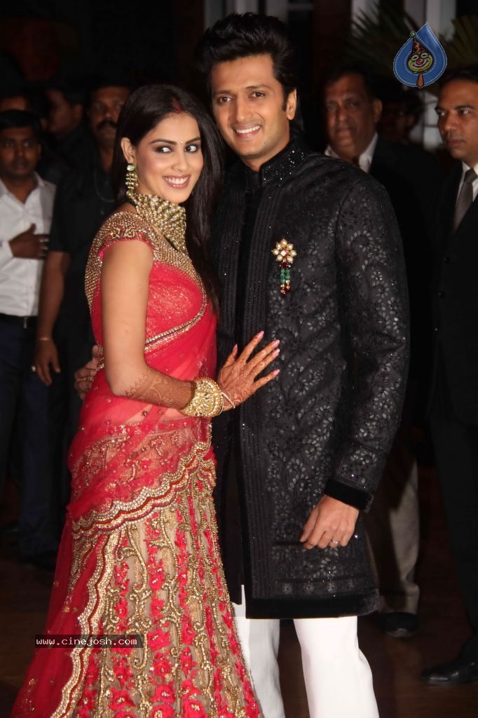 Genelia n Ritesh Reception Photos - 02 - 137 / 144 photos