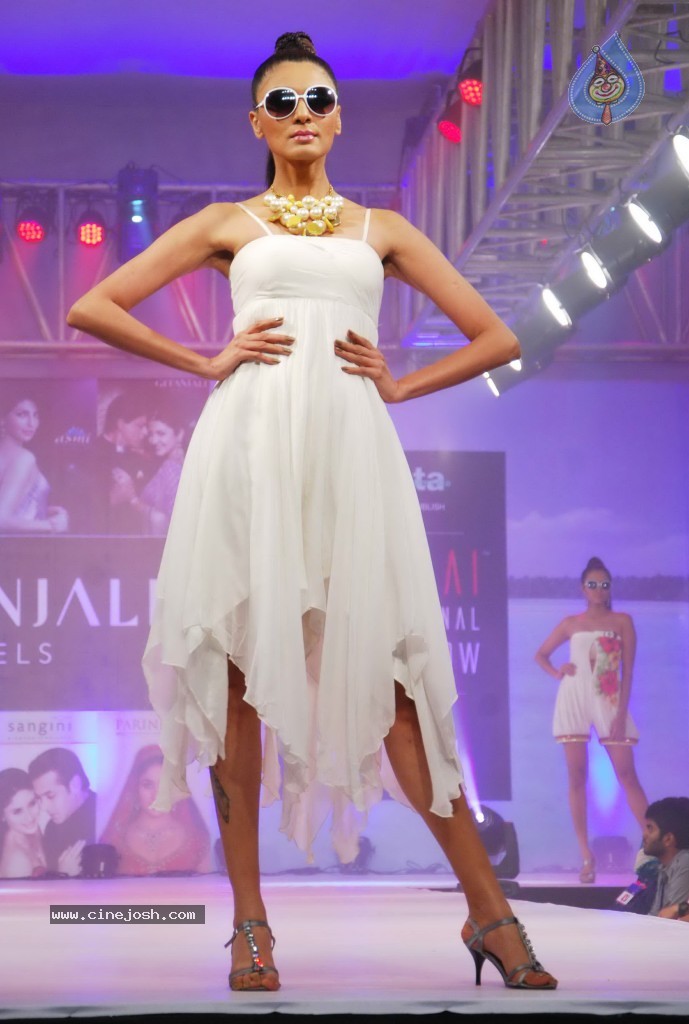 Hot Fashion Show at Gitanjali Boat Show - 36 / 101 photos