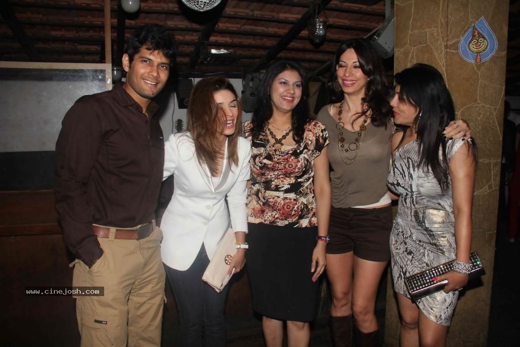 Hot Girls at Juhi n Sachin Shroff Party - 13 / 80 photos