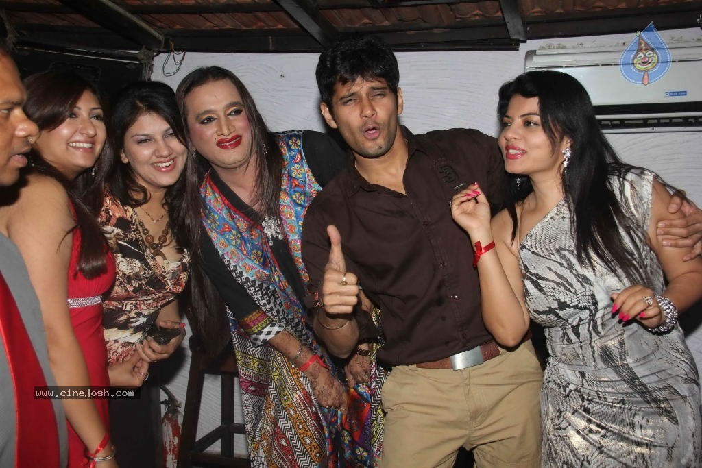 Hot Girls at Juhi n Sachin Shroff Party - 79 / 80 photos
