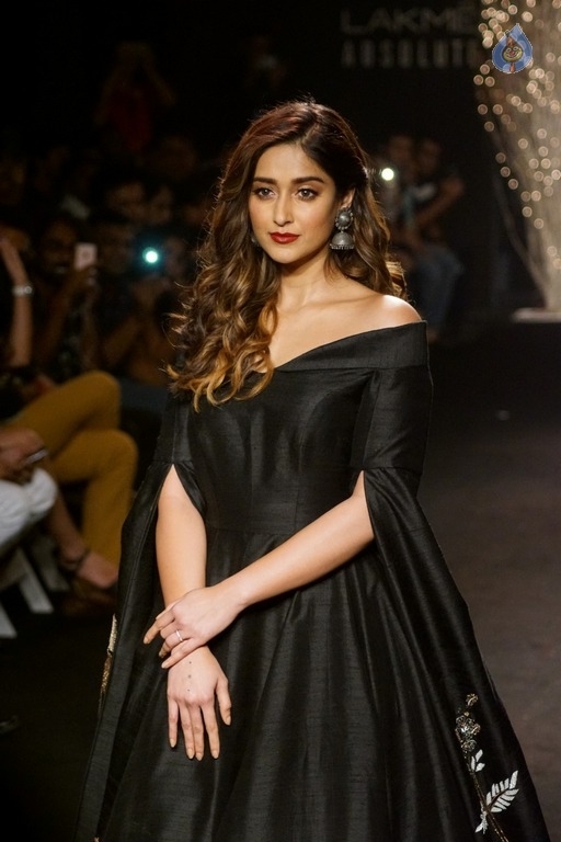 Ileana at LFW Winter Festive 2017 - 1 / 21 photos