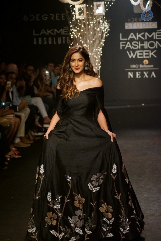 Ileana at LFW Winter Festive 2017 - 10 / 21 photos