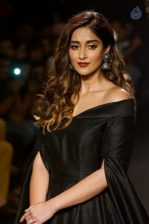 Ileana at LFW Winter Festive 2017 - 11 / 21 photos