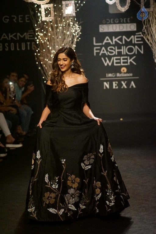 Ileana at LFW Winter Festive 2017 - 15 / 21 photos