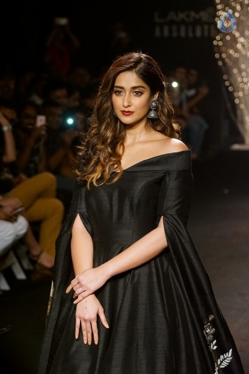 Ileana at LFW Winter Festive 2017 - 18 / 21 photos