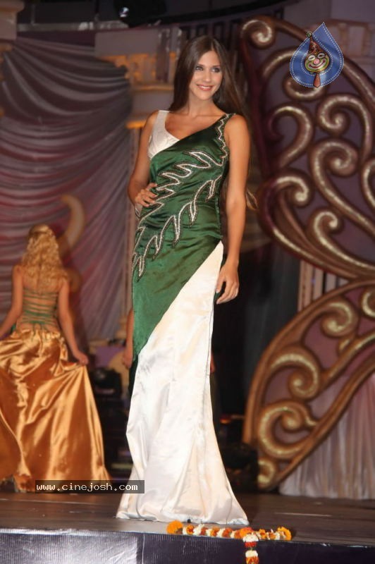 Indian Princess 2011 Grand Finale Event - 22 / 80 photos