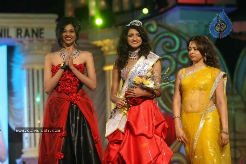 Indian Princess 2011 Grand Finale Event - 40 / 80 photos