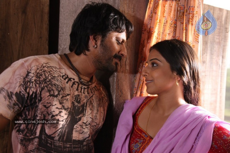 Ishqiya Movie Stills - 9 / 46 photos