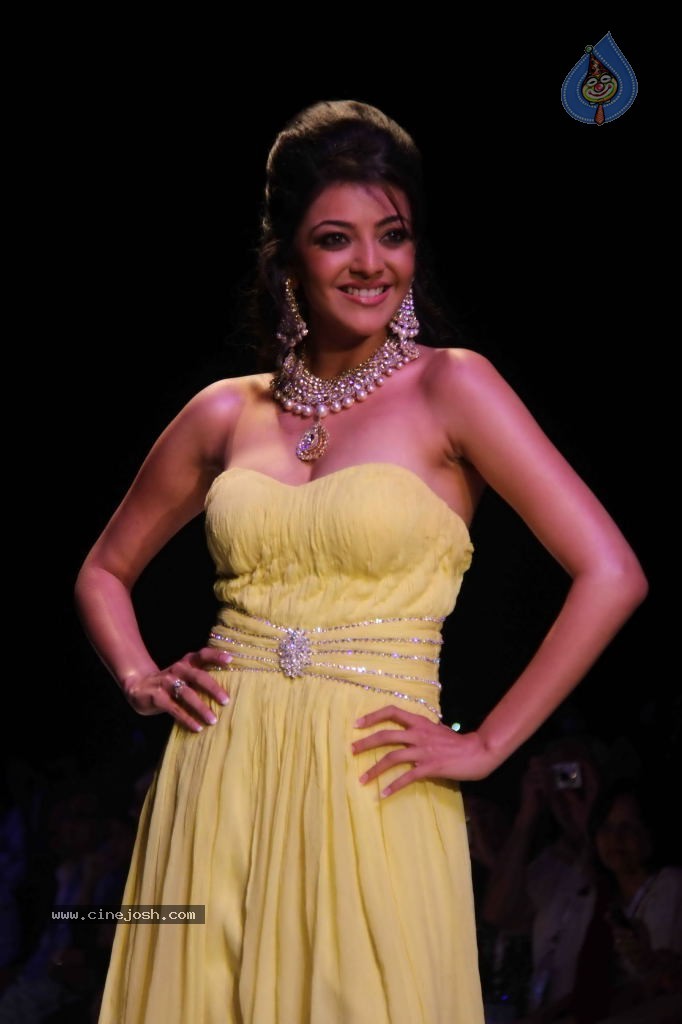 Kajal and Vasuki at IIJW Fashion Show - 1 / 25 photos