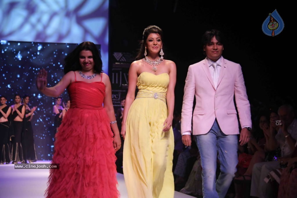 Kajal and Vasuki at IIJW Fashion Show - 6 / 25 photos