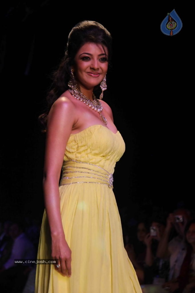 Kajal and Vasuki at IIJW Fashion Show - 25 / 25 photos