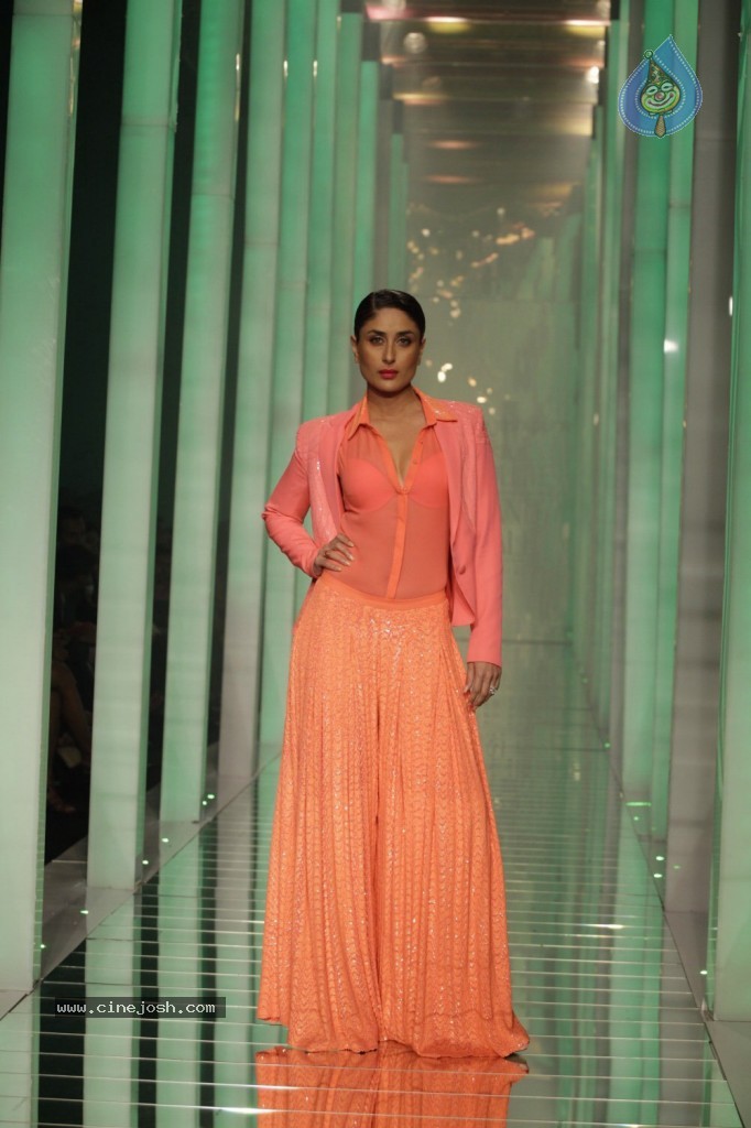 Kareena, Bipasha Walks the Ramp at LFW - 46 / 56 photos