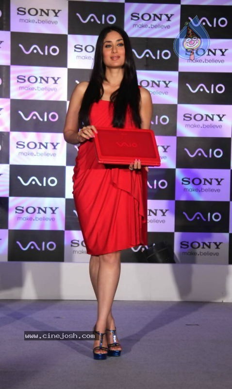 Kareena Kapoor at Sony Vaio Press Conference - 11 / 28 photos