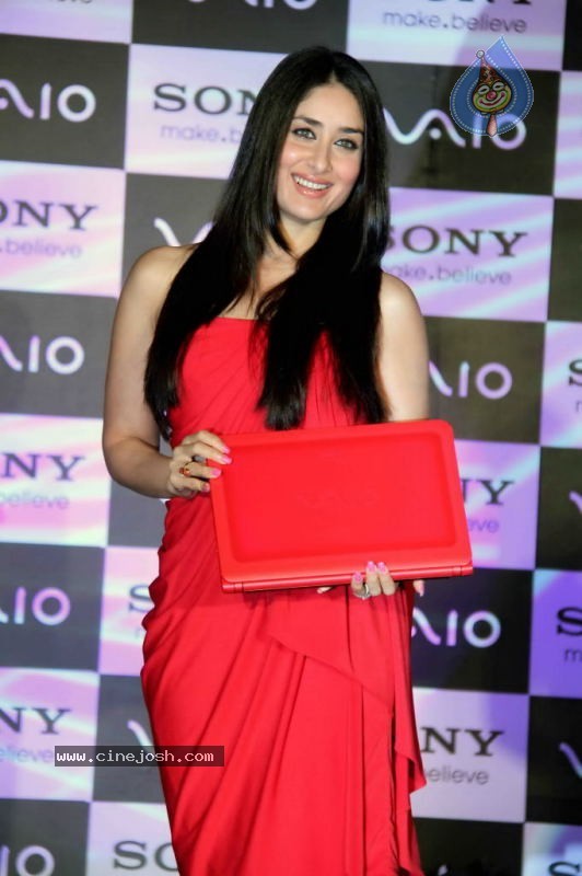 Kareena Kapoor at Sony Vaio Press Conference - 25 / 28 photos