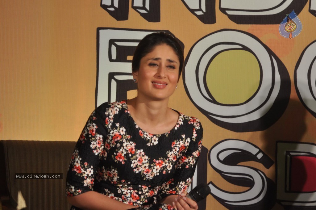 Kareena Kapoor Launches Indian Food Wisdom DVD - 20 / 68 photos