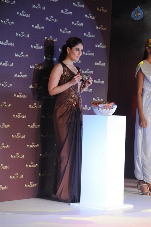 Kareena Kapoor Launches New Magnum Brownie Variant - 5 / 28 photos