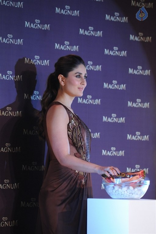 Kareena Kapoor Launches New Magnum Brownie Variant - 17 / 28 photos