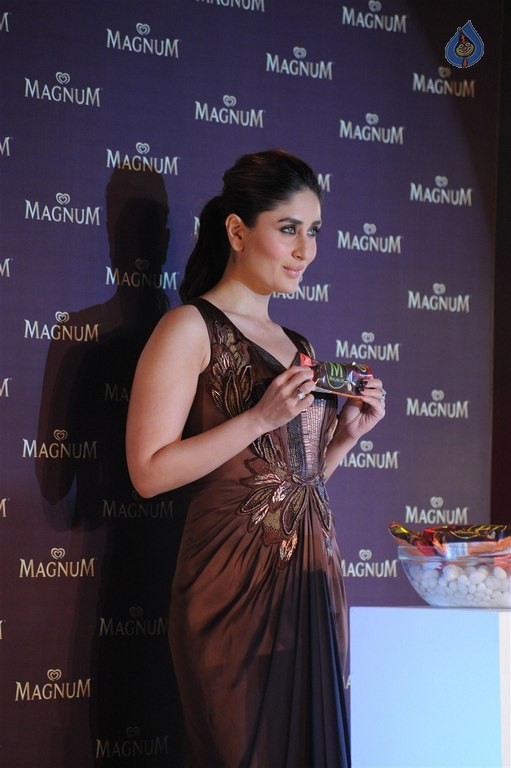 Kareena Kapoor Launches New Magnum Brownie Variant - 20 / 28 photos