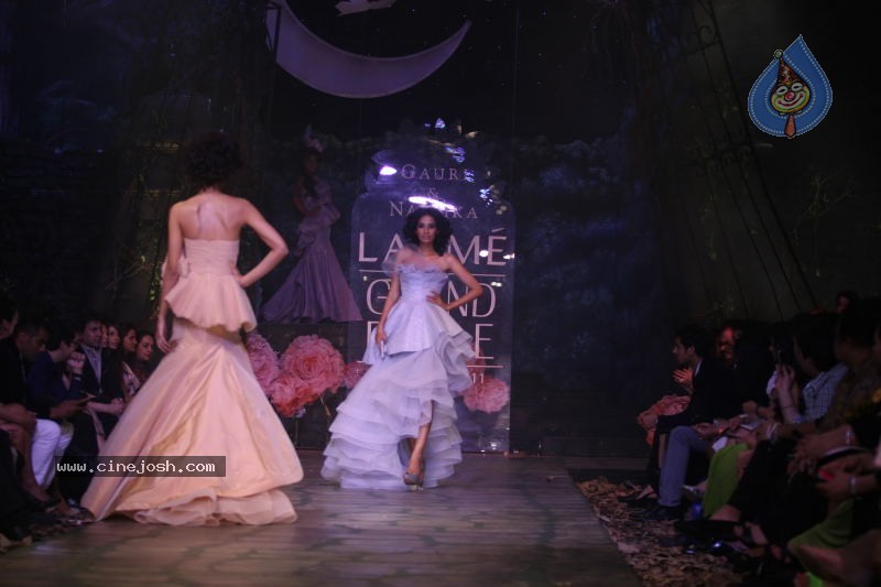 LFW Grand Finale Fashion Show - 83 / 117 photos