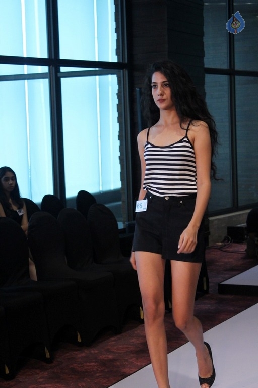 Lfw Model Auditions Photo 3 Of 42