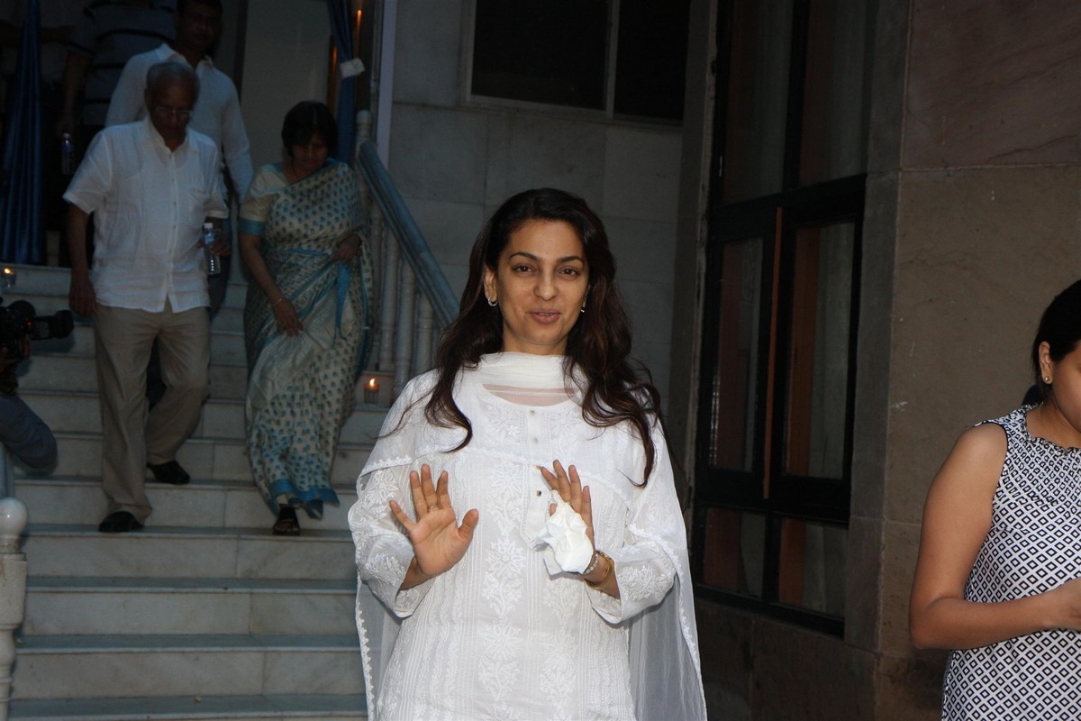 Madhuri Dixit Father Prayer Meet - 5 / 63 photos