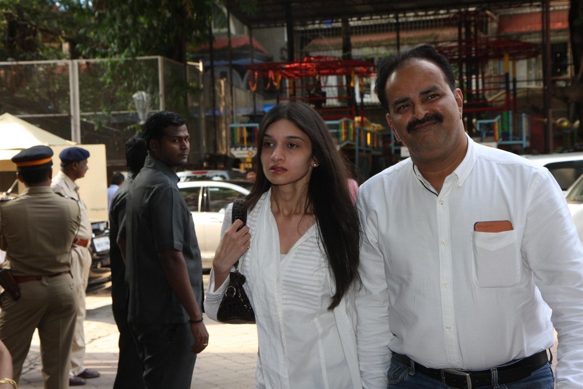 Madhuri Dixit Father Prayer Meet - 14 / 63 photos