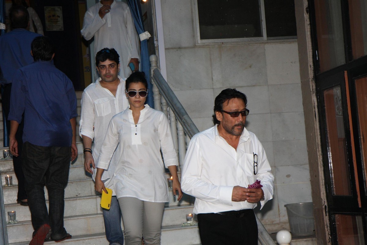 Madhuri Dixit Father Prayer Meet - 45 / 63 photos