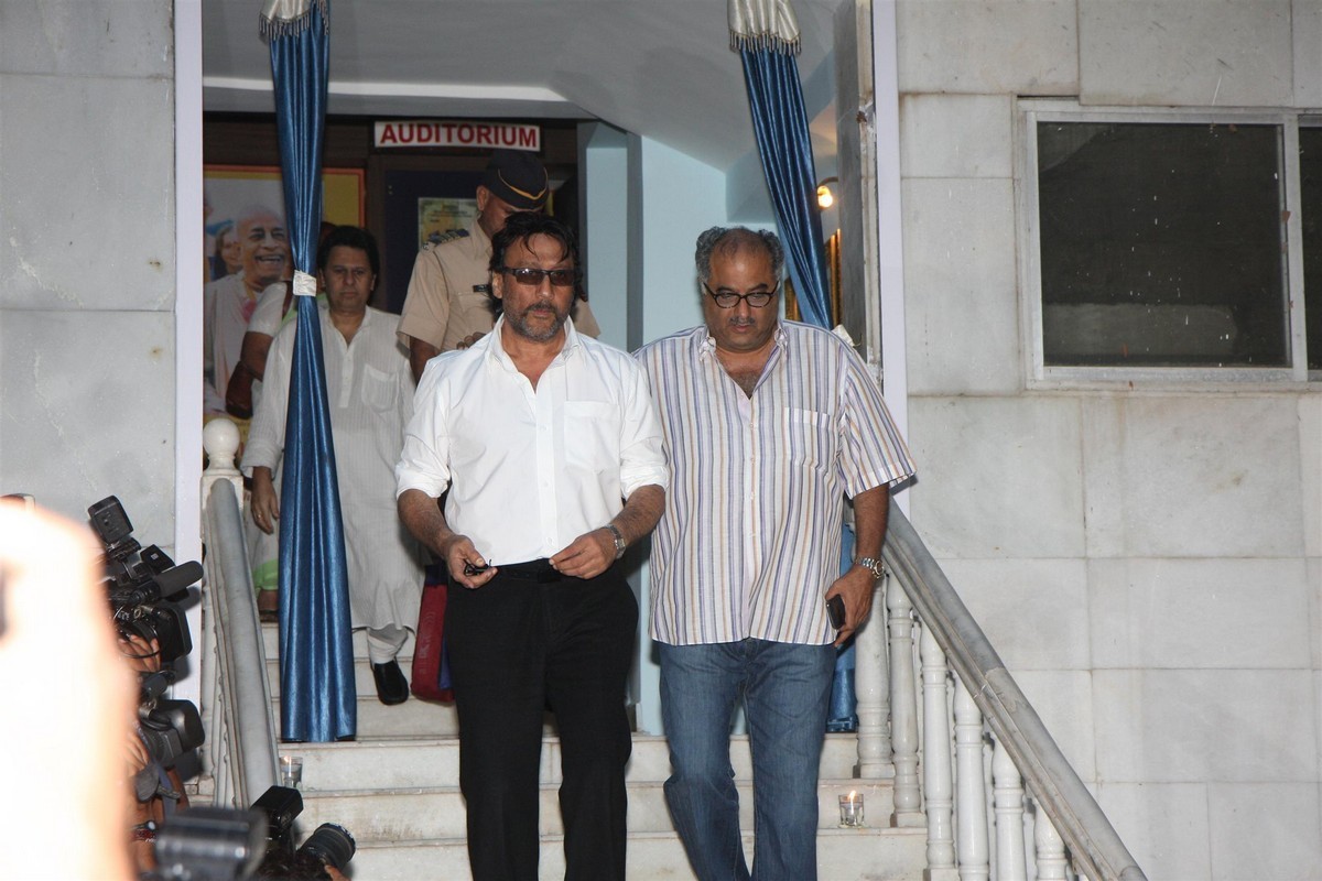 Madhuri Dixit Father Prayer Meet - 49 / 63 photos