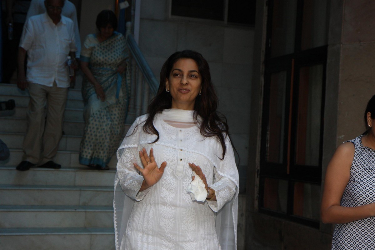 Madhuri Dixit Father Prayer Meet - 51 / 63 photos