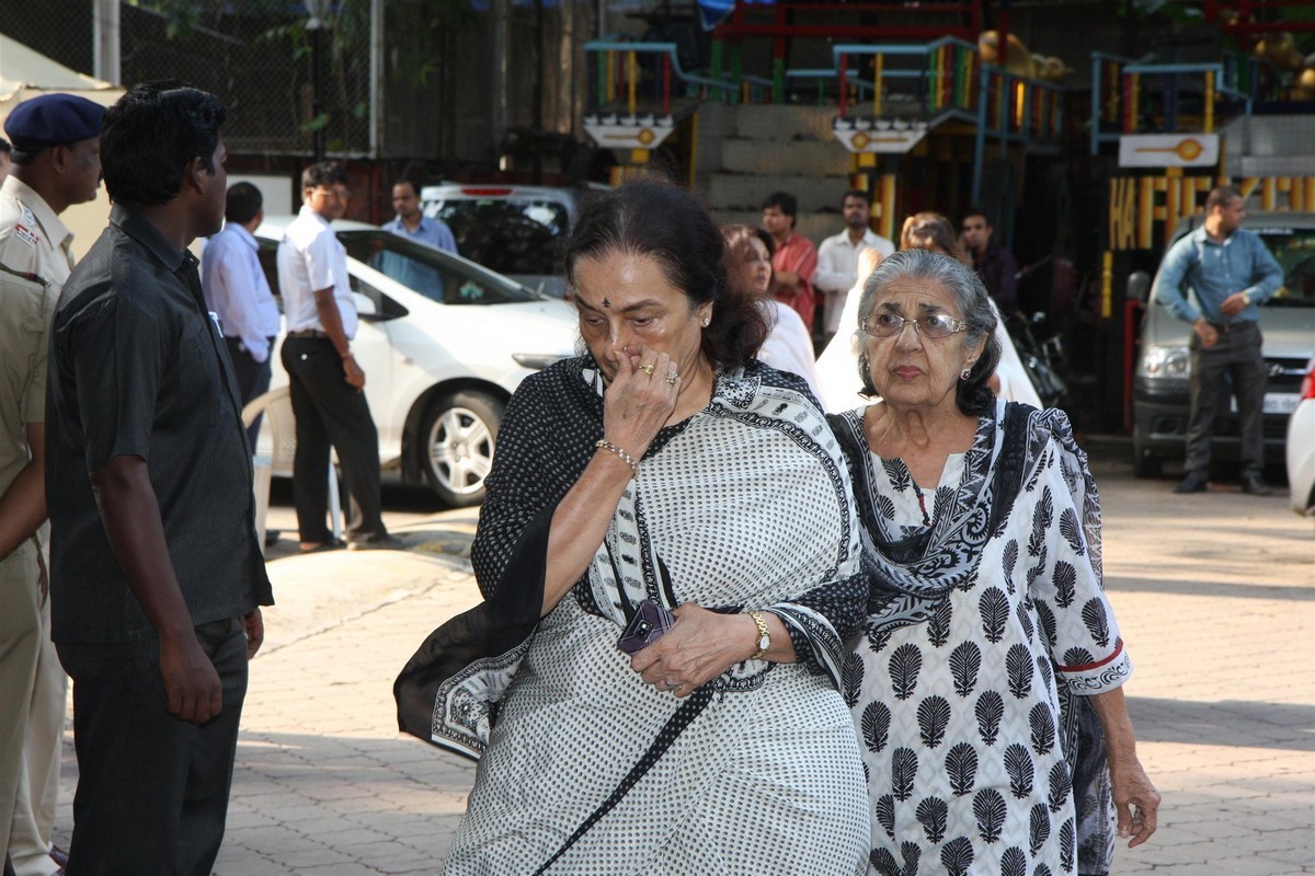 Madhuri Dixit Father Prayer Meet - 55 / 63 photos