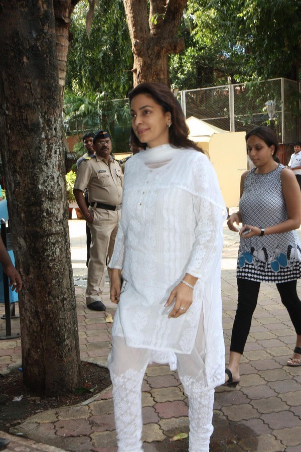 Madhuri Dixit Father Prayer Meet - 56 / 63 photos