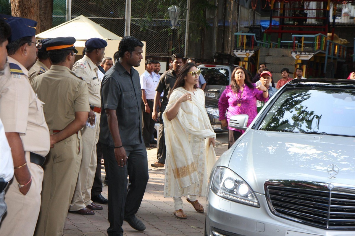 Madhuri Dixit Father Prayer Meet - 58 / 63 photos